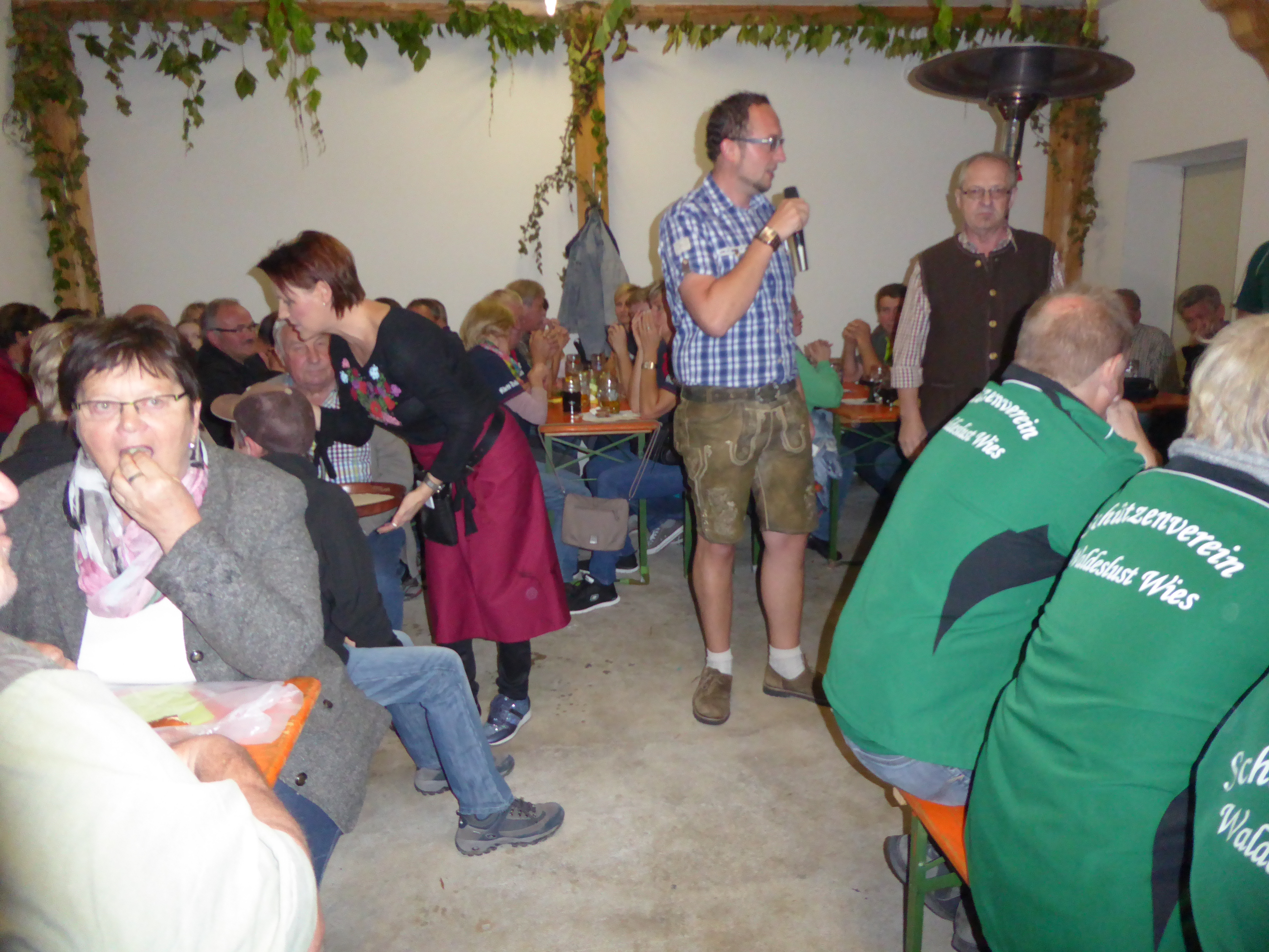 Begruessung durch Schuetzenmeister